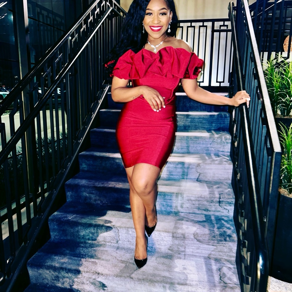 Red Dress - Picture 3 of 4